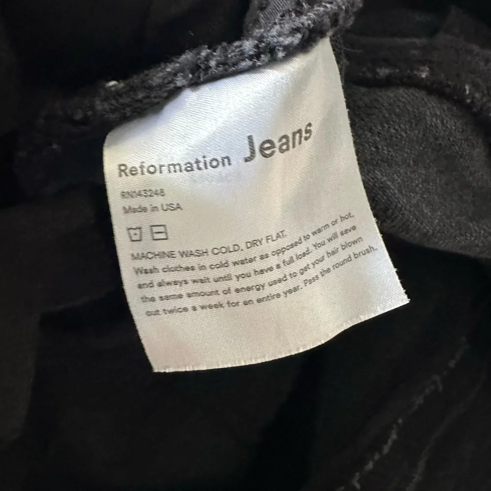 Reformation Jeans Denim Black Cindy Bootleg Jean in Erie Wash size 24 EUC - Picture 9 of 10